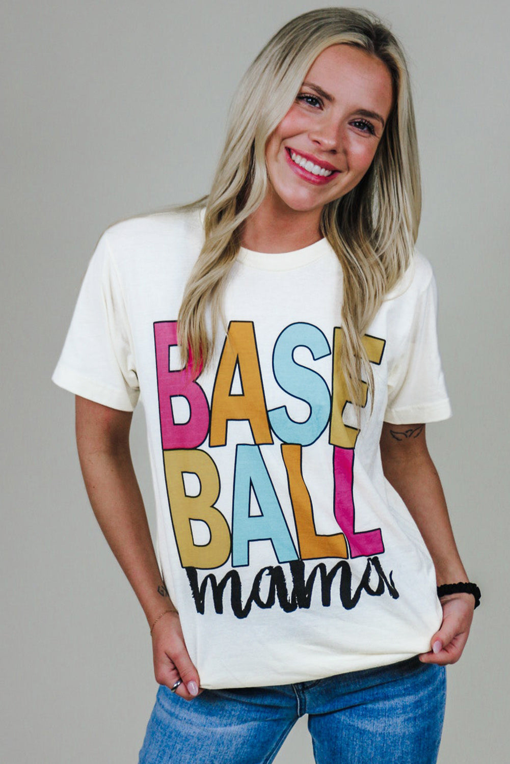 Weiße Baseball Mama Multi Color Graphic Tee