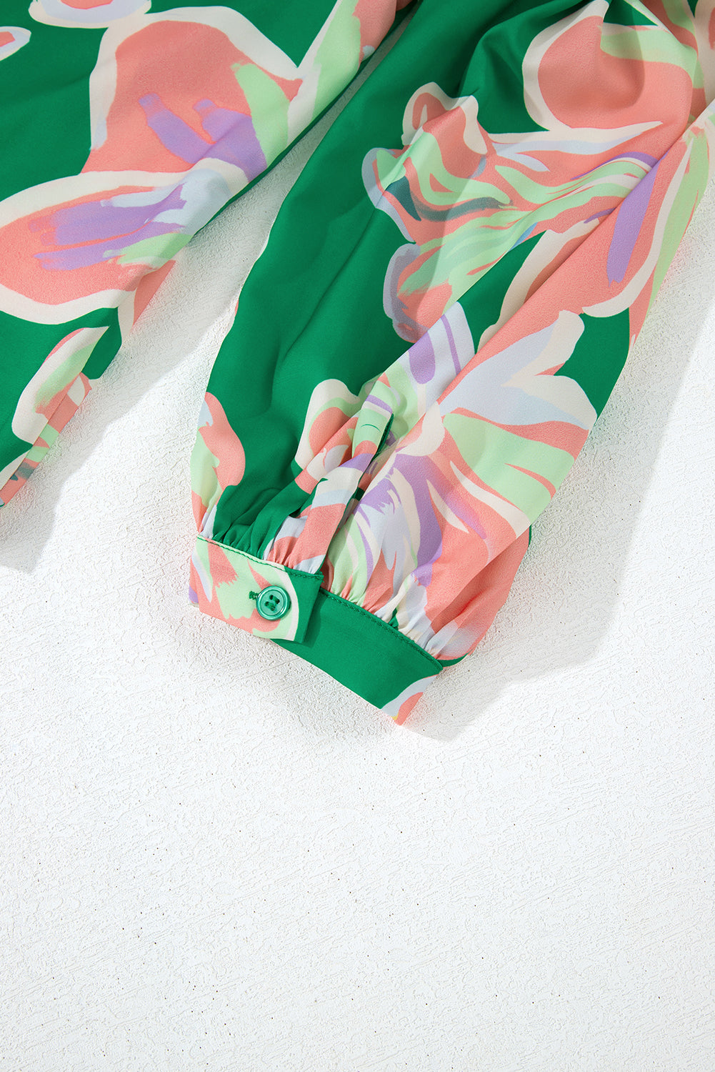 Chemise ample plissée à manches bouffantes et boutonnée à imprimé floral vert-A WOMAN WE LOVE