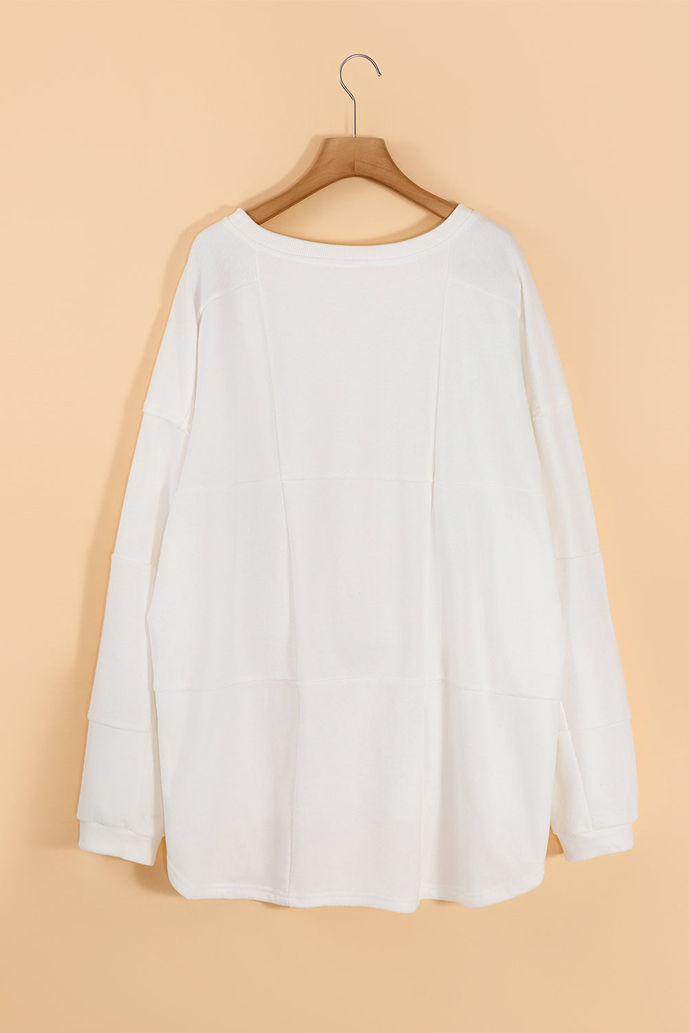 Sudadera holgada blanca con hombro caído y mosaicos lisos