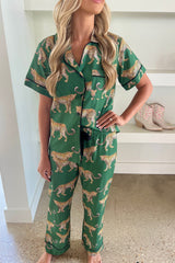 Ensemble pyjama vert chemise à manches courtes et pantalon à imprimé guépard-A WOMAN WE LOVE