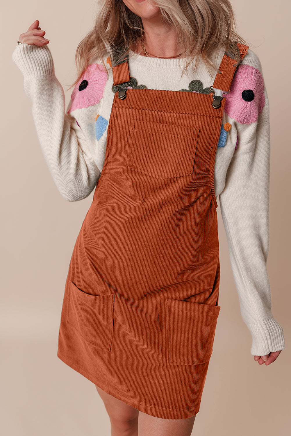 Robe salopette en velours côtelé sans manches avec poches avant unies à la cannelle