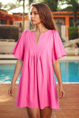 Bonbon pleated straight dress with slit, V-neck and short flowing sleeves