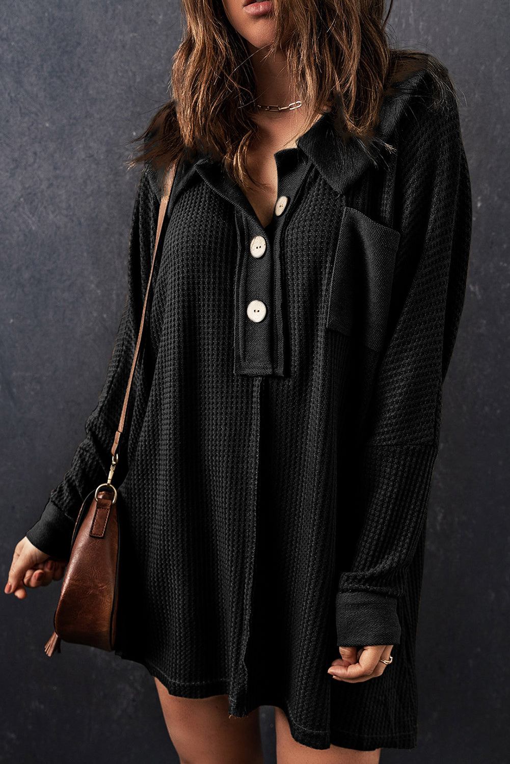 Long -sleeved buttoned button on black sprayed knitting