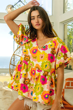 Summer blouse with floral print and V -shaped V -neck