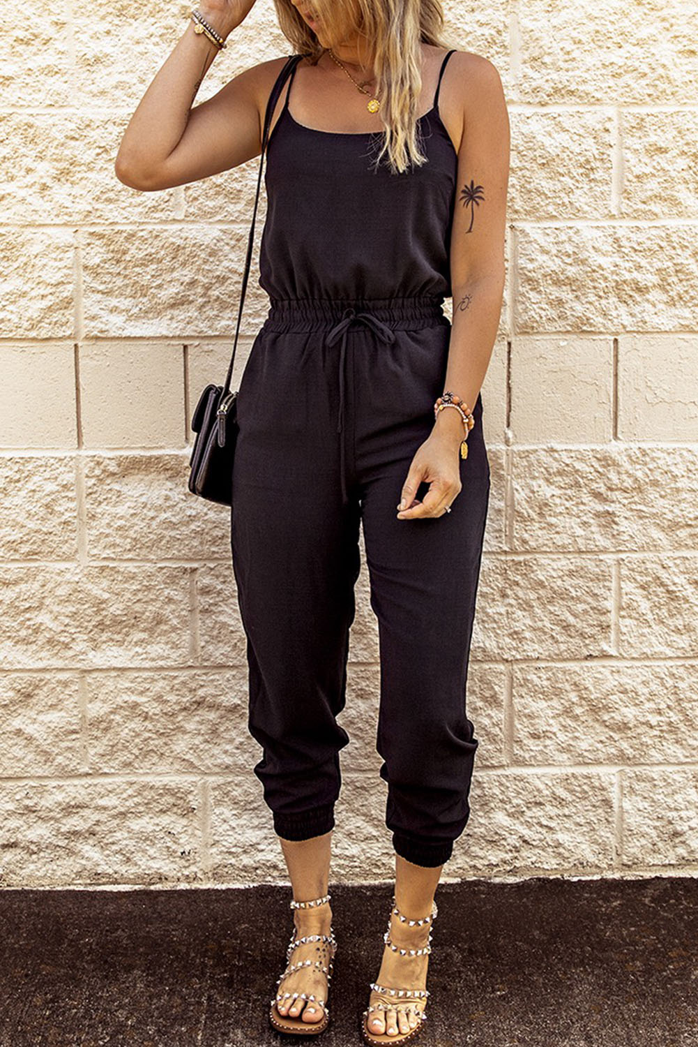 Schwarze Kordelstring -Taillen -Spaghetti -Straps Jumpsuit