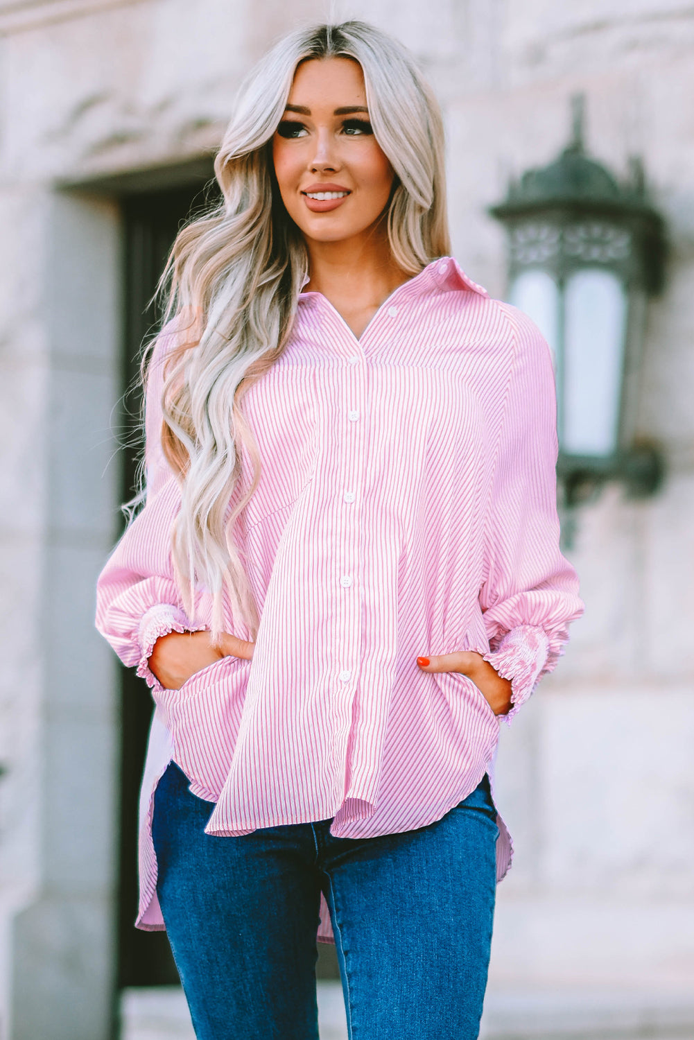 Chemise de petit ami à rayures à rayures roses avec de la poche