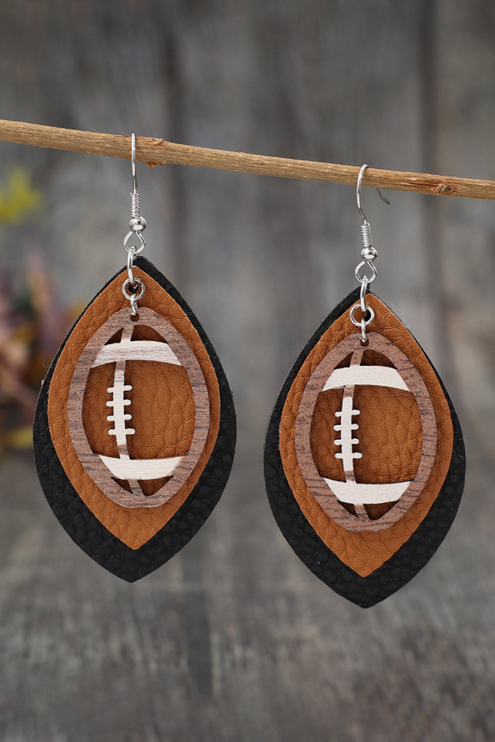 Boucles d'oreilles pendantes en cuir PU en forme de football de rugby marron