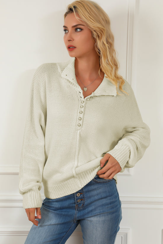 Beige sweater with dolman sleeves and buttoned stand-up collar with pearls