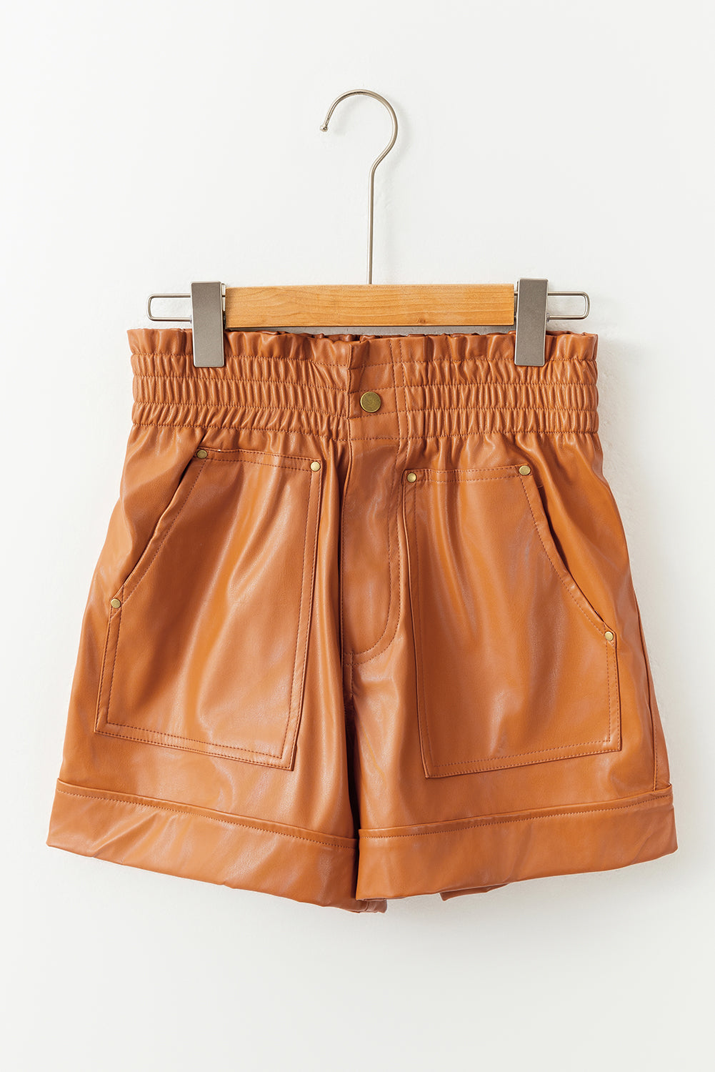 Short taille haute en similicuir marron à poches plaquées