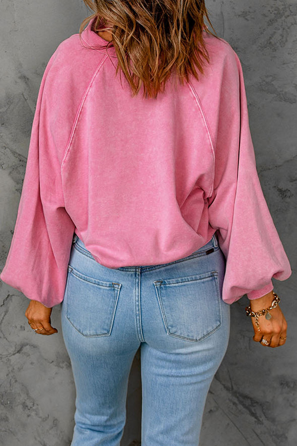 Floated pink sweatshirt with pimples and lantern sleeves