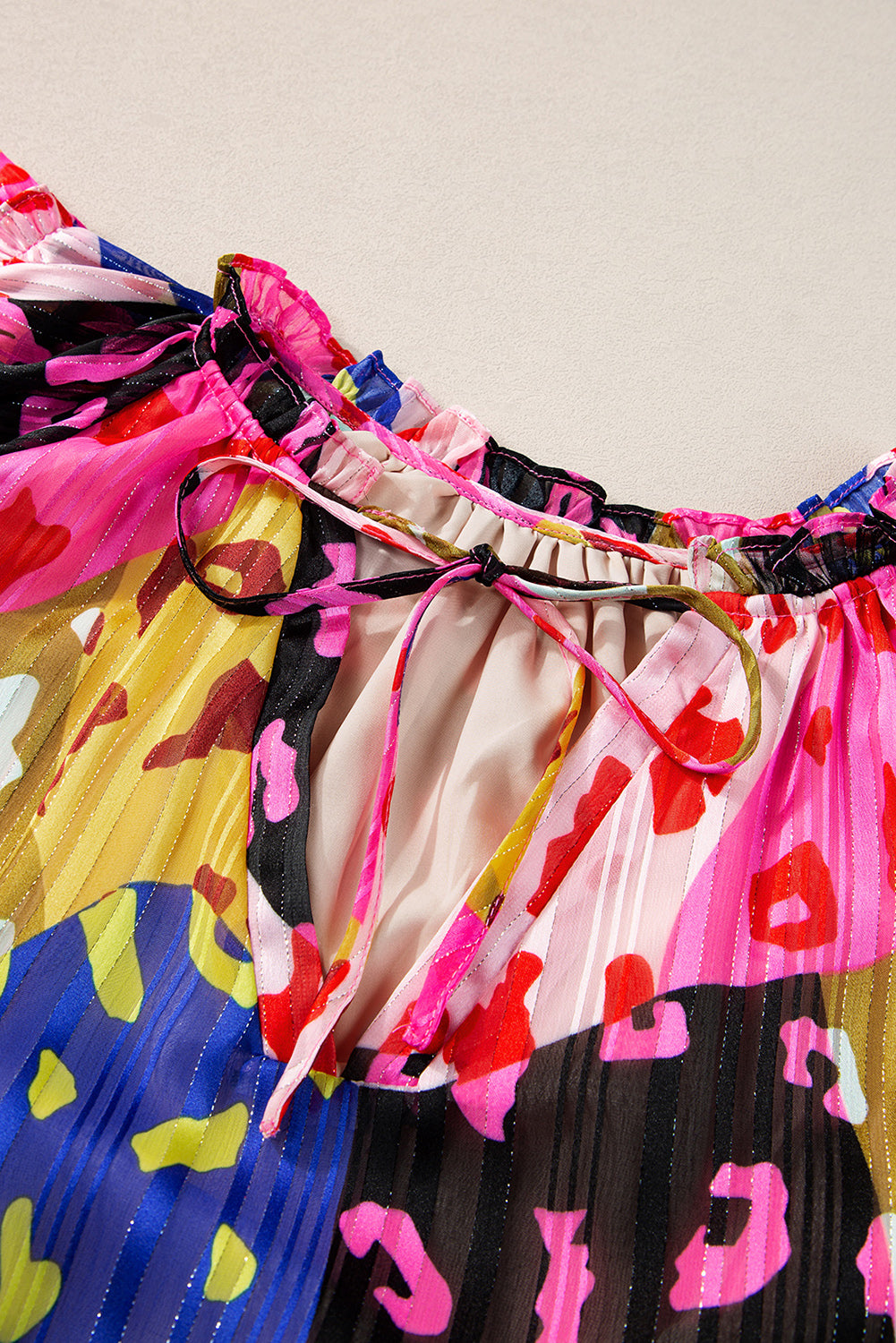 Chemisier froissée à col en V *-A WOMAN WE LOVE