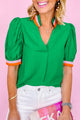 Short -sleeved blouse and V -neck with bright green colored edge