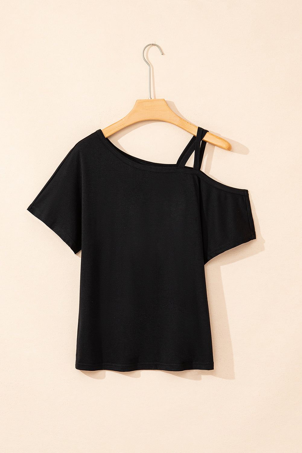 T-shirt noir asymétrique croisé à une épaule