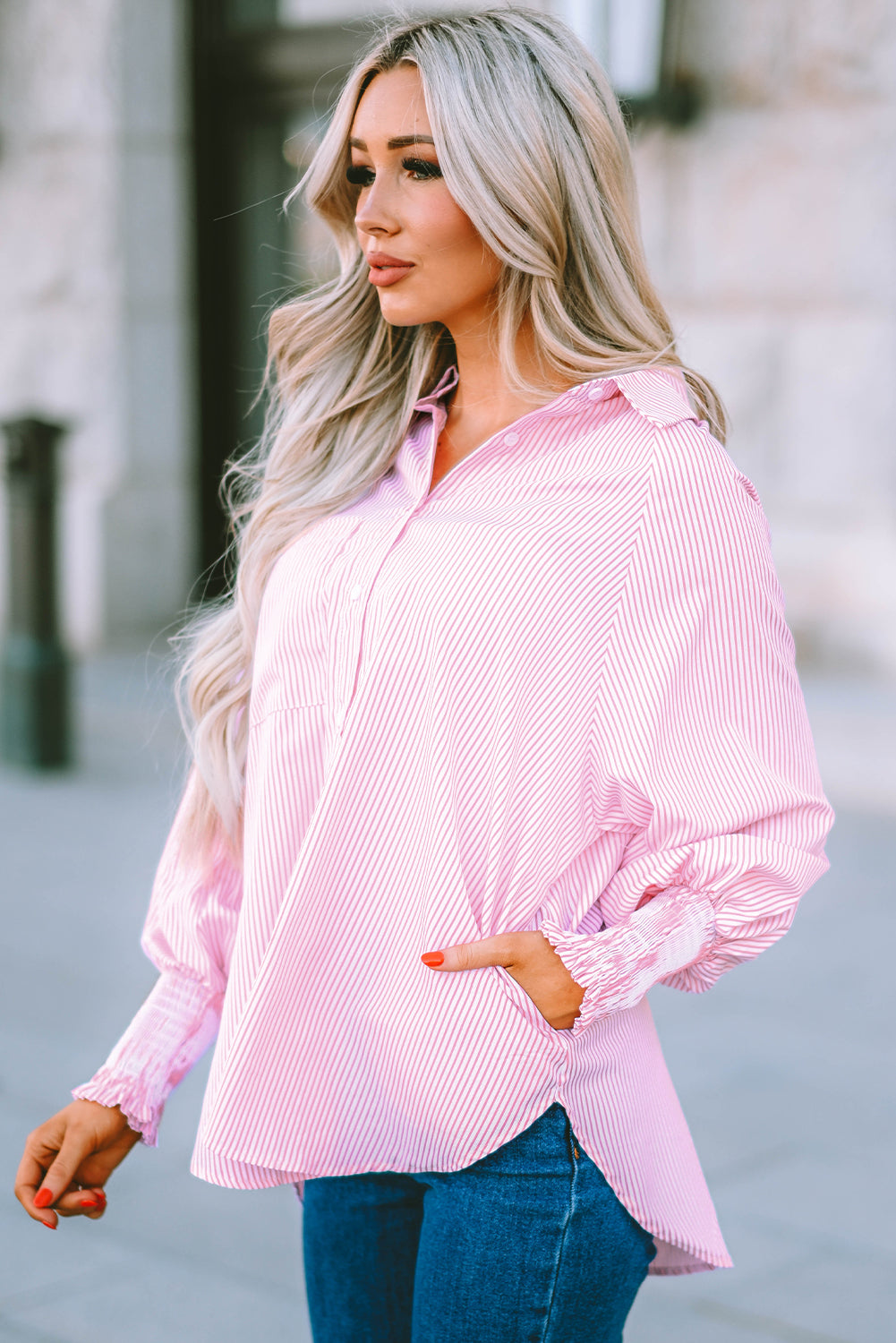 Chemise boyfriend rayée rose à revers et smocks avec poche