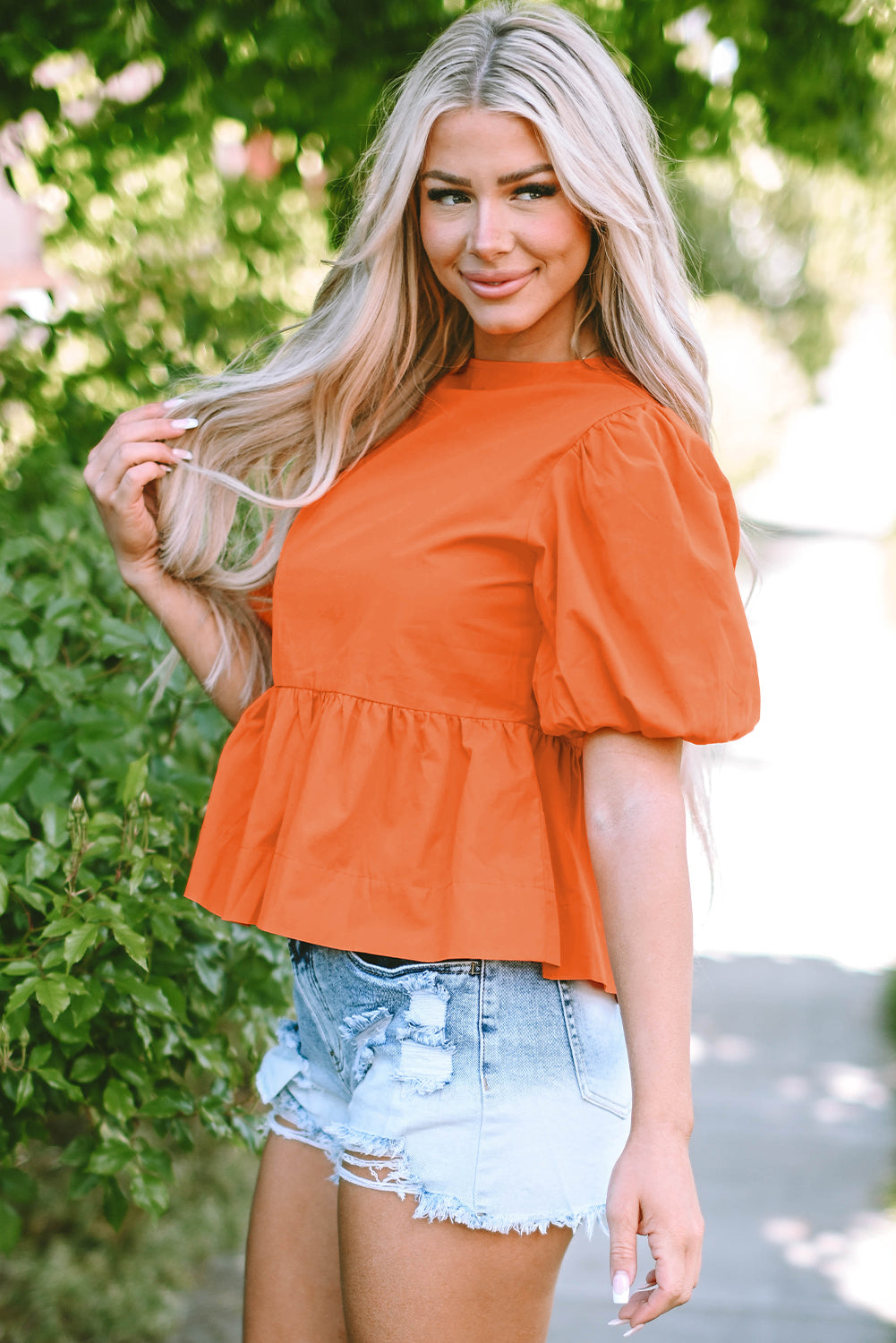 Blouse à peplum à manches courtes nouées orange nouée à l'orange nouée