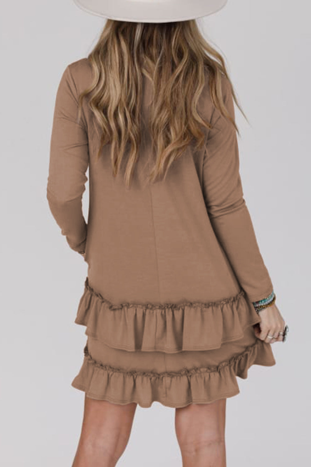 Long sleeve mini-robe and neckline released in goat