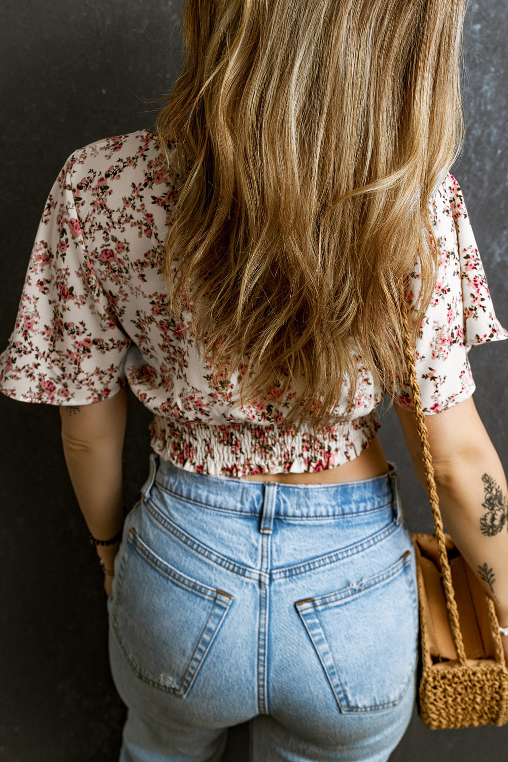 Pink Floral estampado en V cuello blusa cultivada envuelta