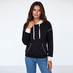 Sweat à capuche noir avec surpiqûres contrastantes