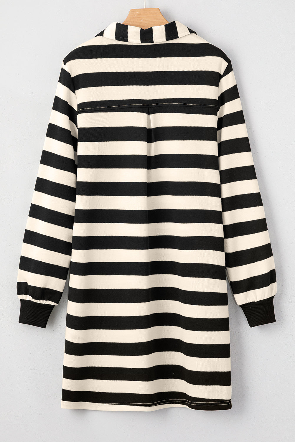 Robe décontractée ample à col en V et manches longues à rayures noires