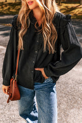 Chemise ample boutonnée noire à bordures texturées et à volants-A WOMAN WE LOVE
