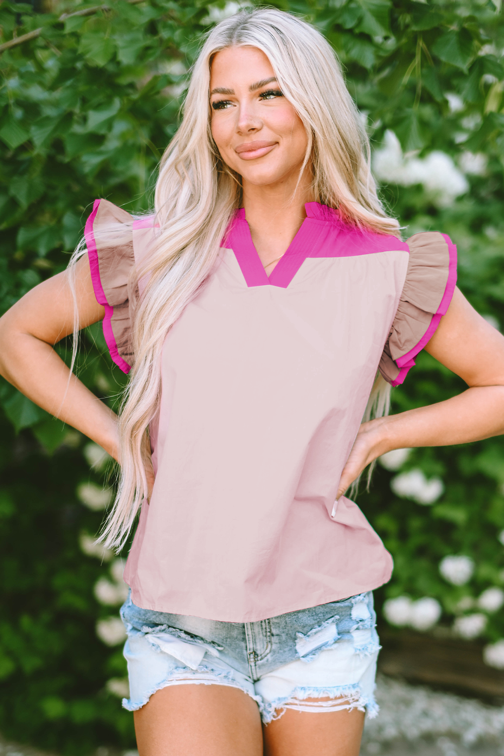Blouse rose à col en V et manches volantées *-A WOMAN WE LOVE