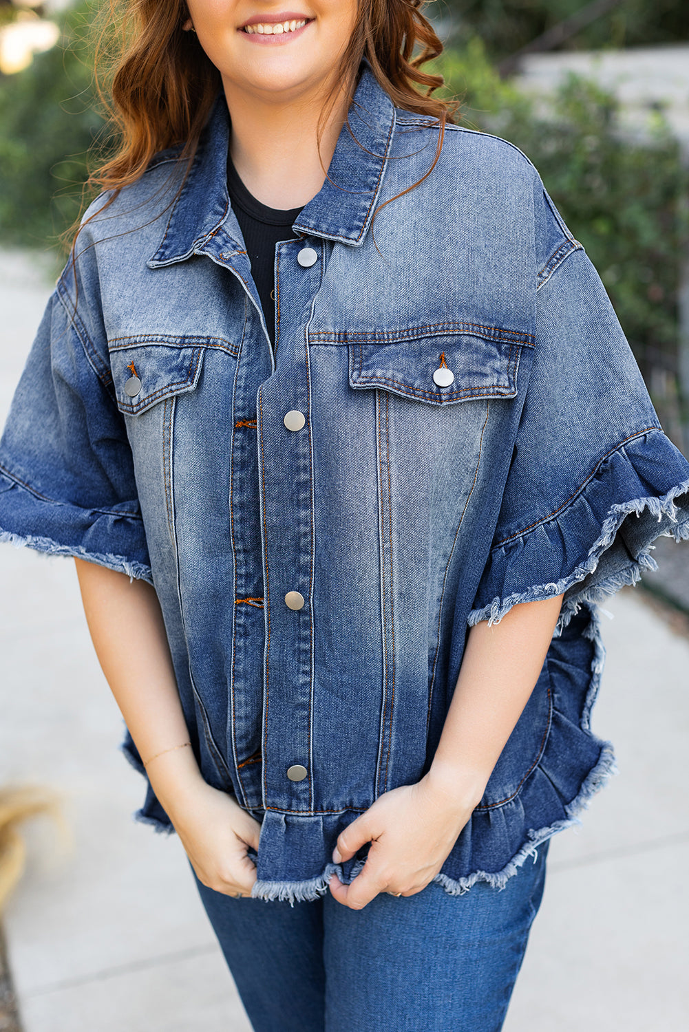 Veste en jean grande taille à manches courtes et effilochée bleu paon