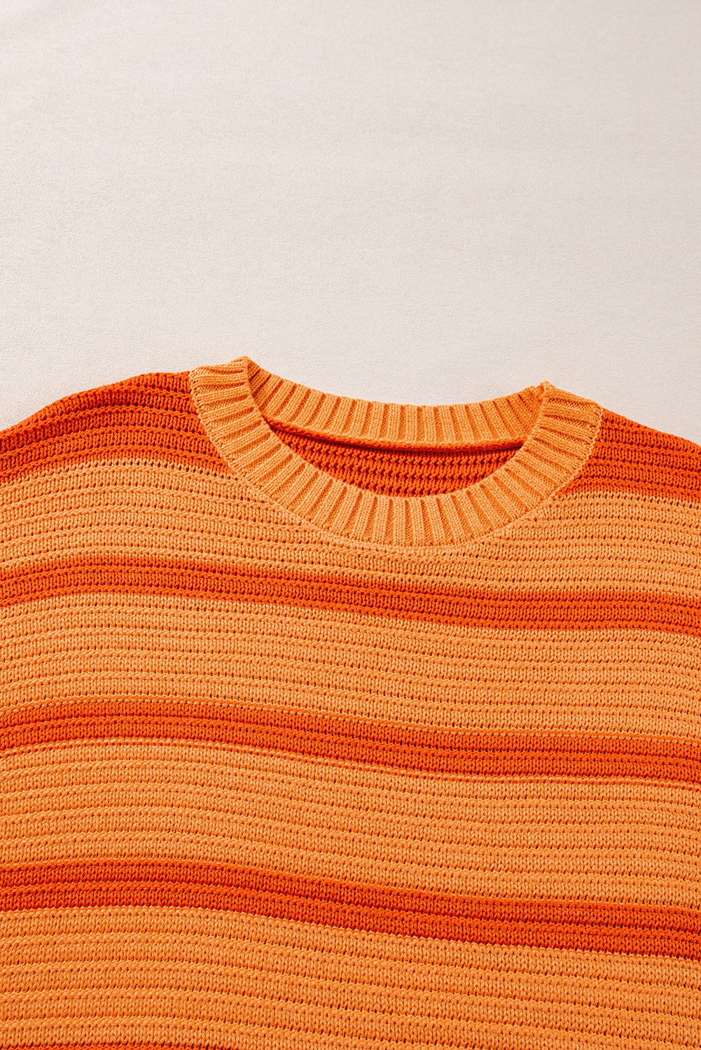 Pull ample à rayures orange et color block, col rond, épaules tombantes