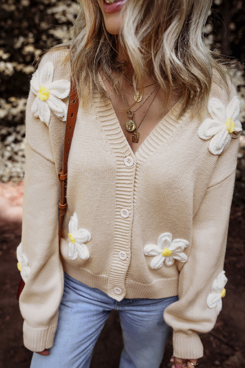 Cardigan élégant boutonné sur le devant avec décoration florale parchemin-A WOMAN WE LOVE