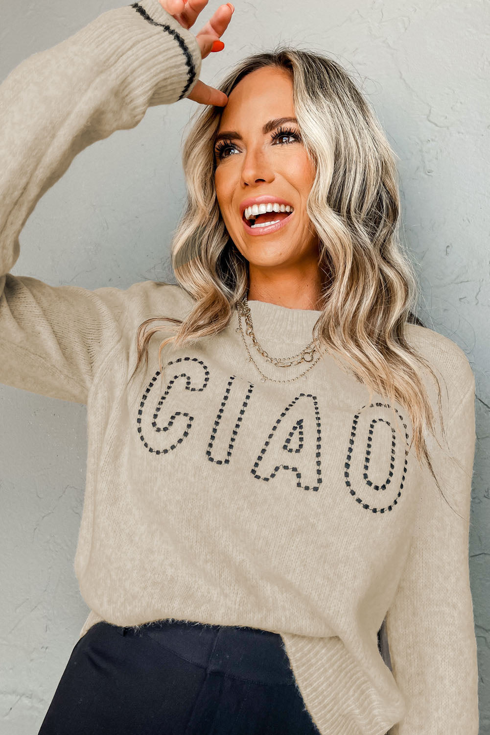 Oatmeal CIAO Letter Graphic Crew Sweater de cuello