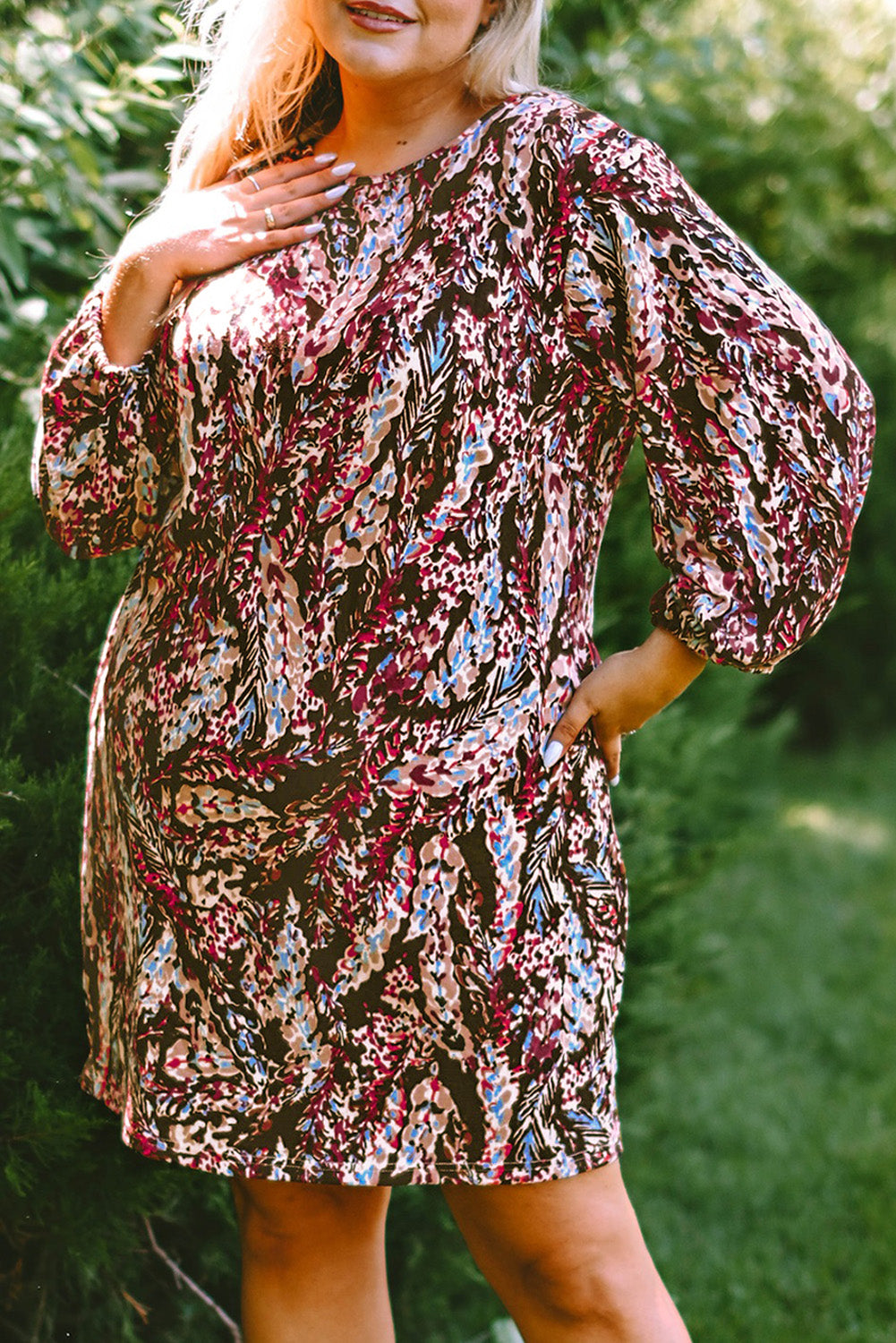 Vestido de estampado floral de talla grande roja ardiente