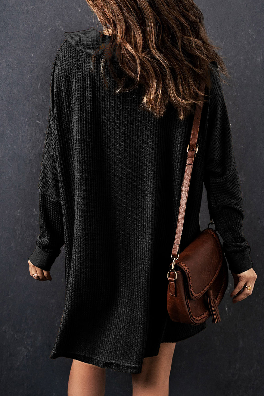 Long -sleeved buttoned button on black sprayed knitting