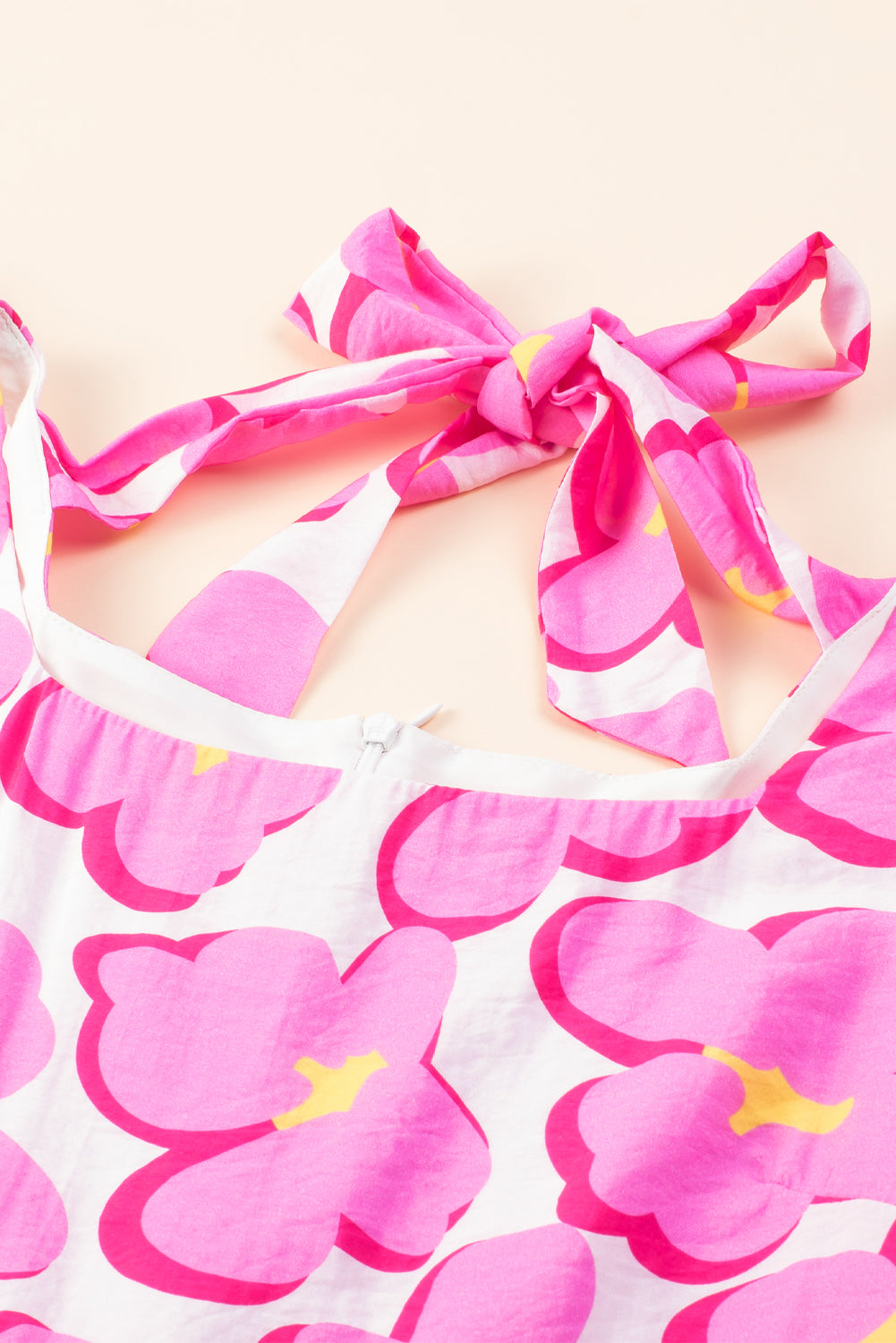 Vestido de estampado floral rosa fluido, cuello cuadrado, cintura de imperio