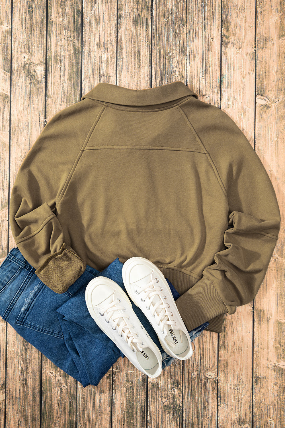 Brown sweatshirt with stand-up collar and kangaroo pocket with quarter-turn zip
