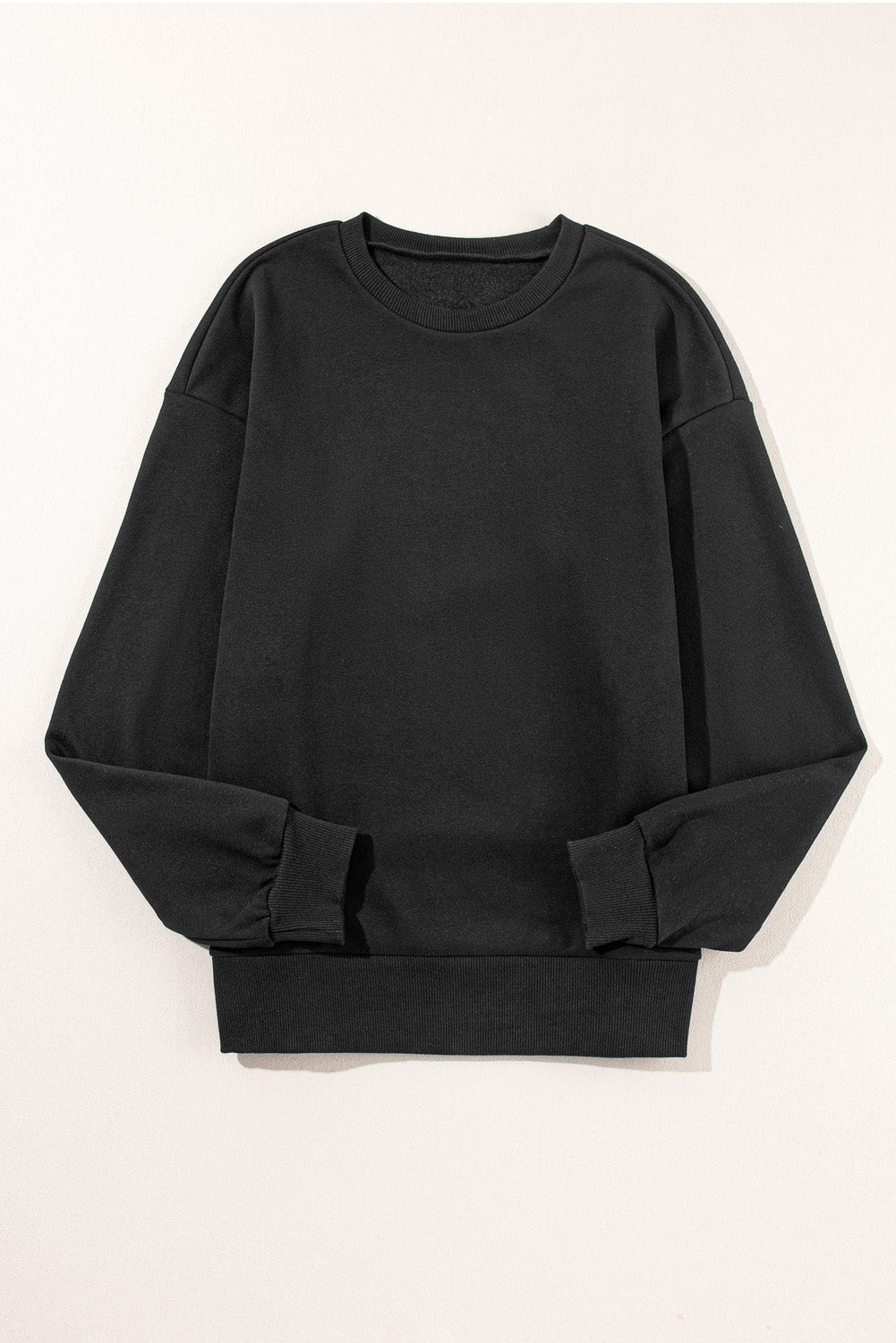 Sudadera negra con espinillas de prensa y hendiduras laterales