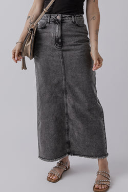 Jupe longue taille haute en denim gris foncé avec ourlet brut et fente dans le dos