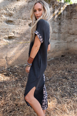 Black leopard t-shirt dress contrast with short sleeves with slits