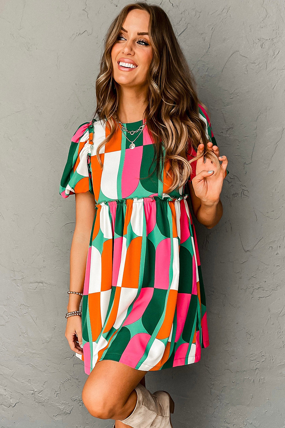 Green short dress with abstract print and puff sleeves