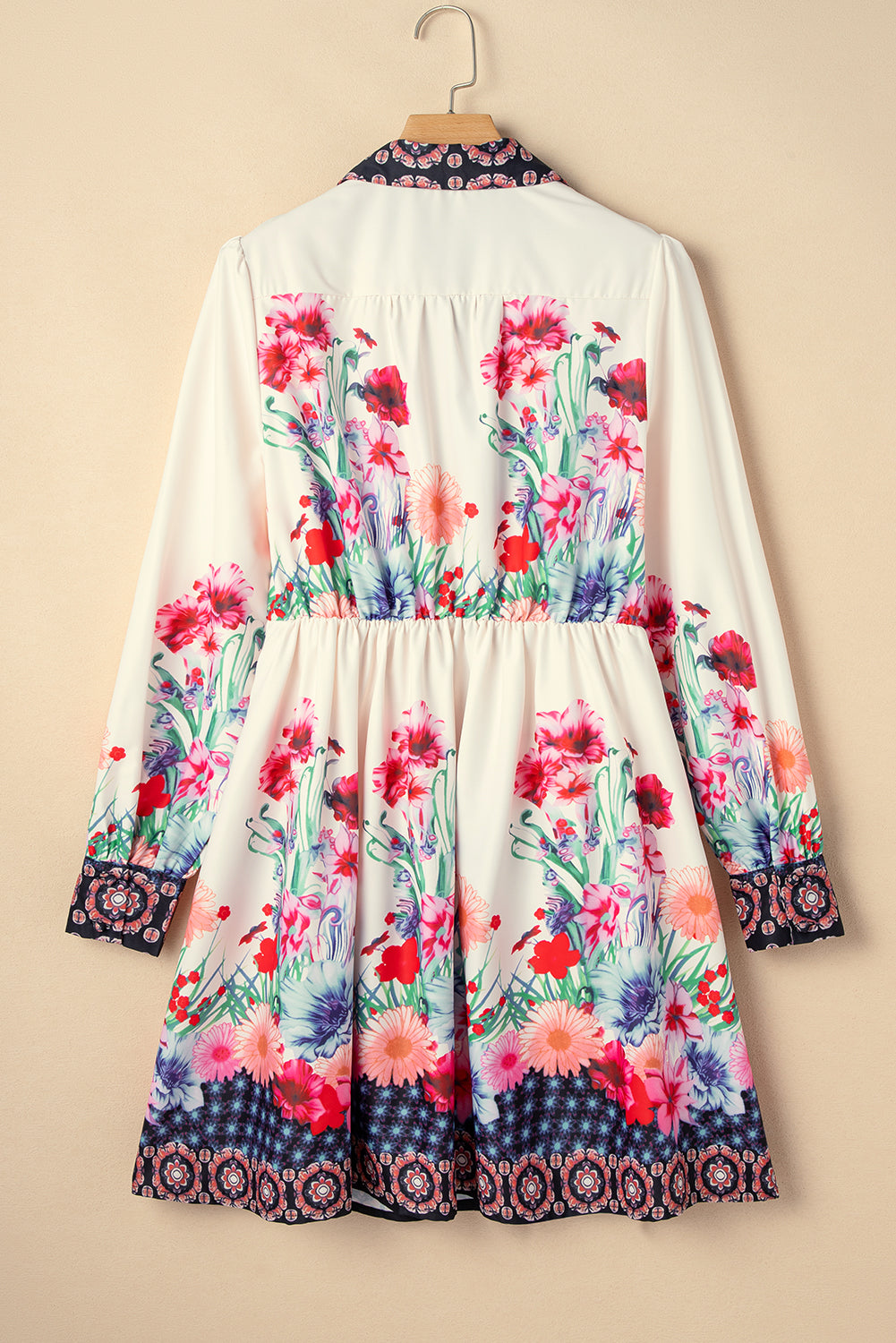 Mini-robe chemise taille haute boutonnée *