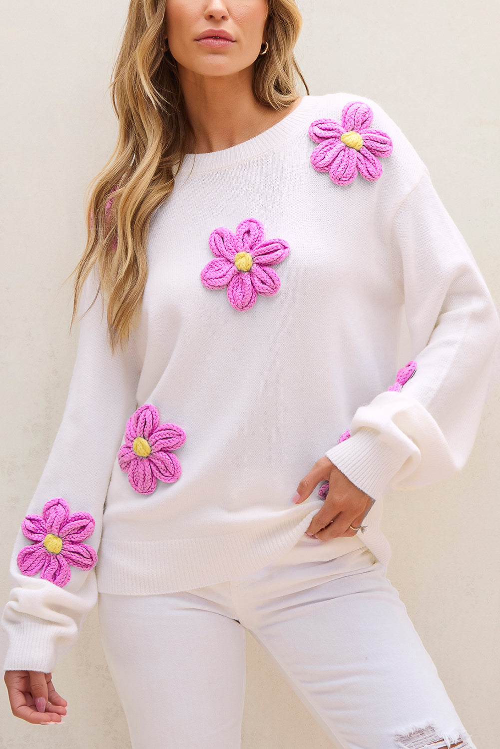 Pull en grosse maille au crochet à fleurs blanc