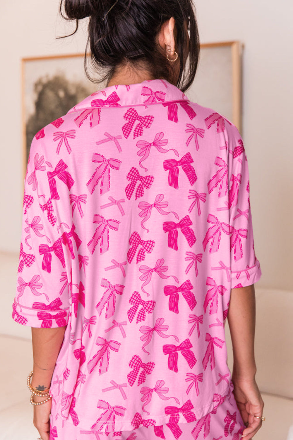 Pink pajama set with half-long sleeve shirt and node print shorts