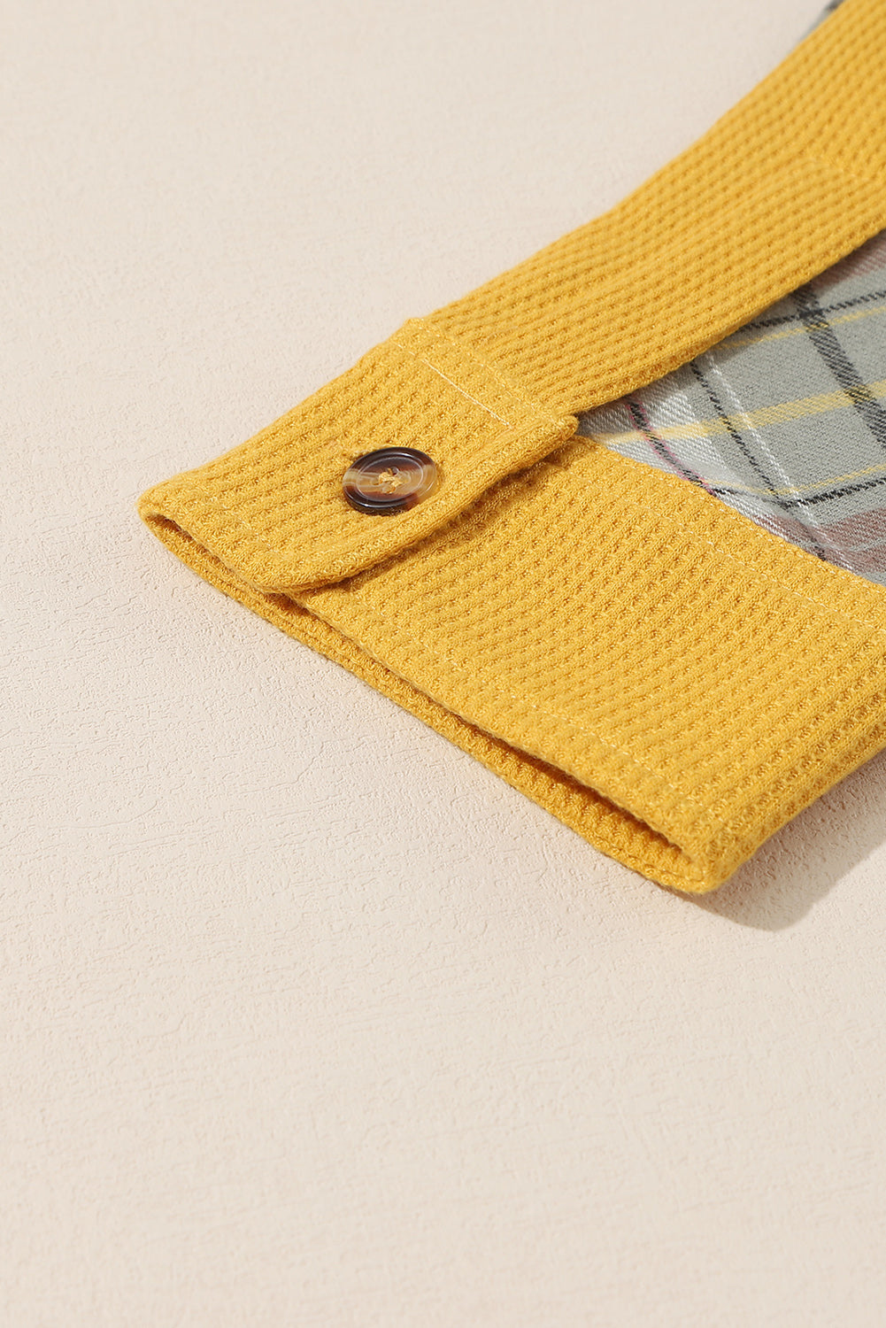 Waffle de color amarillo Knit Pathwork con sudadera con capucha Henley Henley