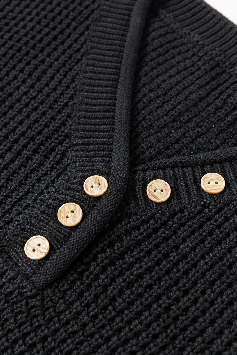 Bouton en tricot noir V Pull d'épaule de chou