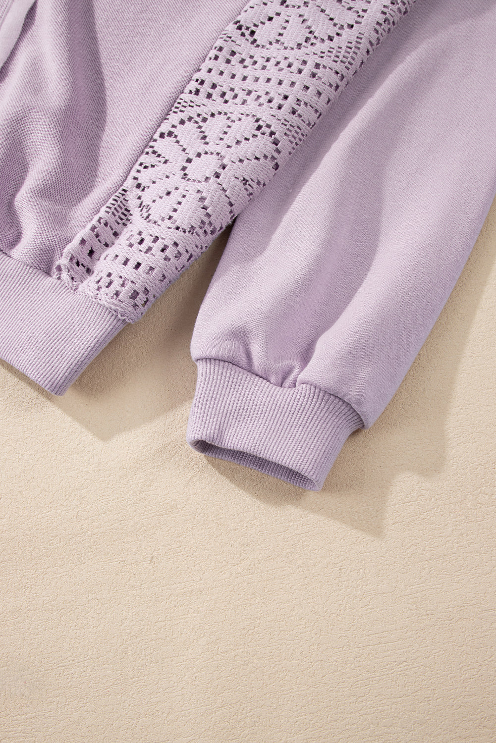 Sweat-shirt en tricot à pétales d'orchidées, coutures exposées au crochet, bordure côtelée