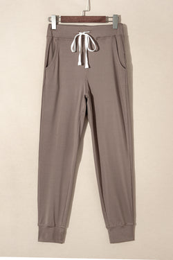 Pantalon de jogging marron foncé avec poches et cordon de serrage à la taille