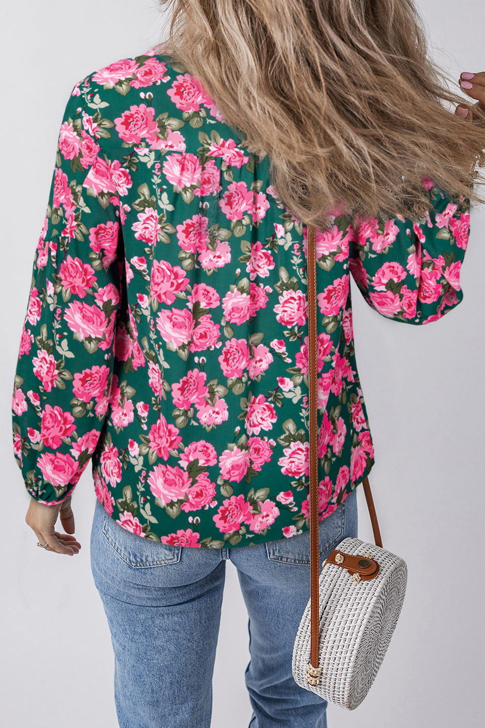 Green blouse with puffy sleeves and tied collar with floral print *