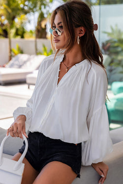 White shirt with balloon sleeves and viced v -colored collar