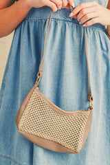 Petit sac d’épaule beige à empiècements tressés et simili cuir