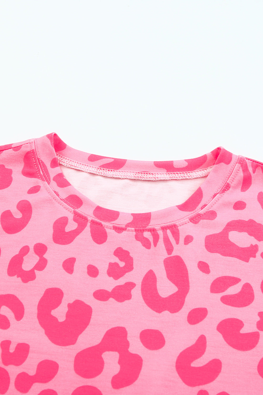 Camiseta con estampado de animales redondo y estampado de leopardo
