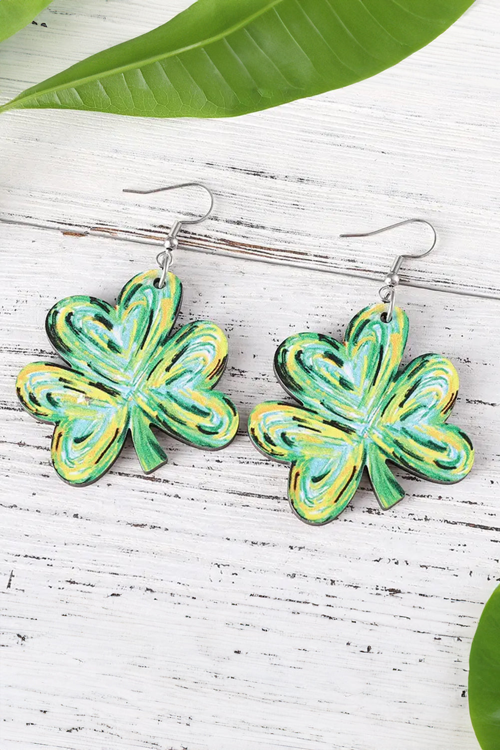 Boucles d'oreilles pendantes en forme de trèfle peint vert clair Saint-Patrick