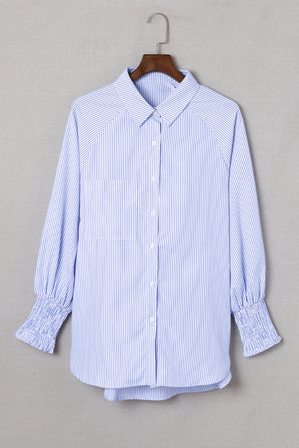 Sky Blue Smokled Cuffd Striped Boyfriend Shirt avec poche